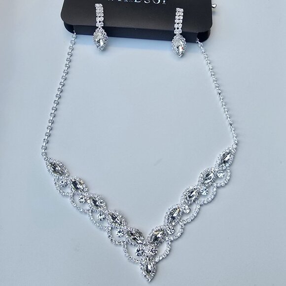 Windsor ✦ Rhinestone Scalloped Collar & Earrings ✦ Silver-Tone Formal Jewelry - Picture 2 of 12